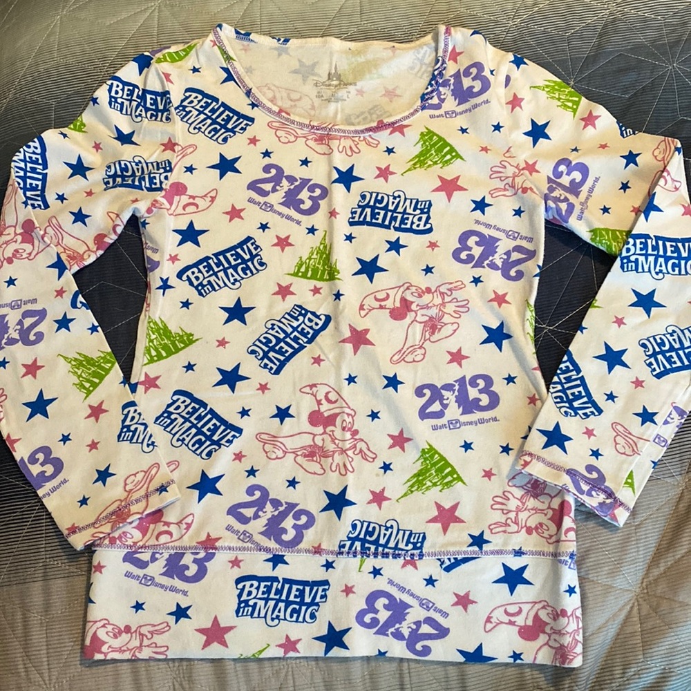 Walt Disney World official 2013 Magic Tee Youth Medium 8/10 with Sparkles